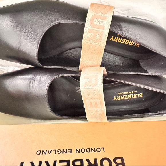 Burberry Black and Beige Women's Flats - Picture 6 of 6